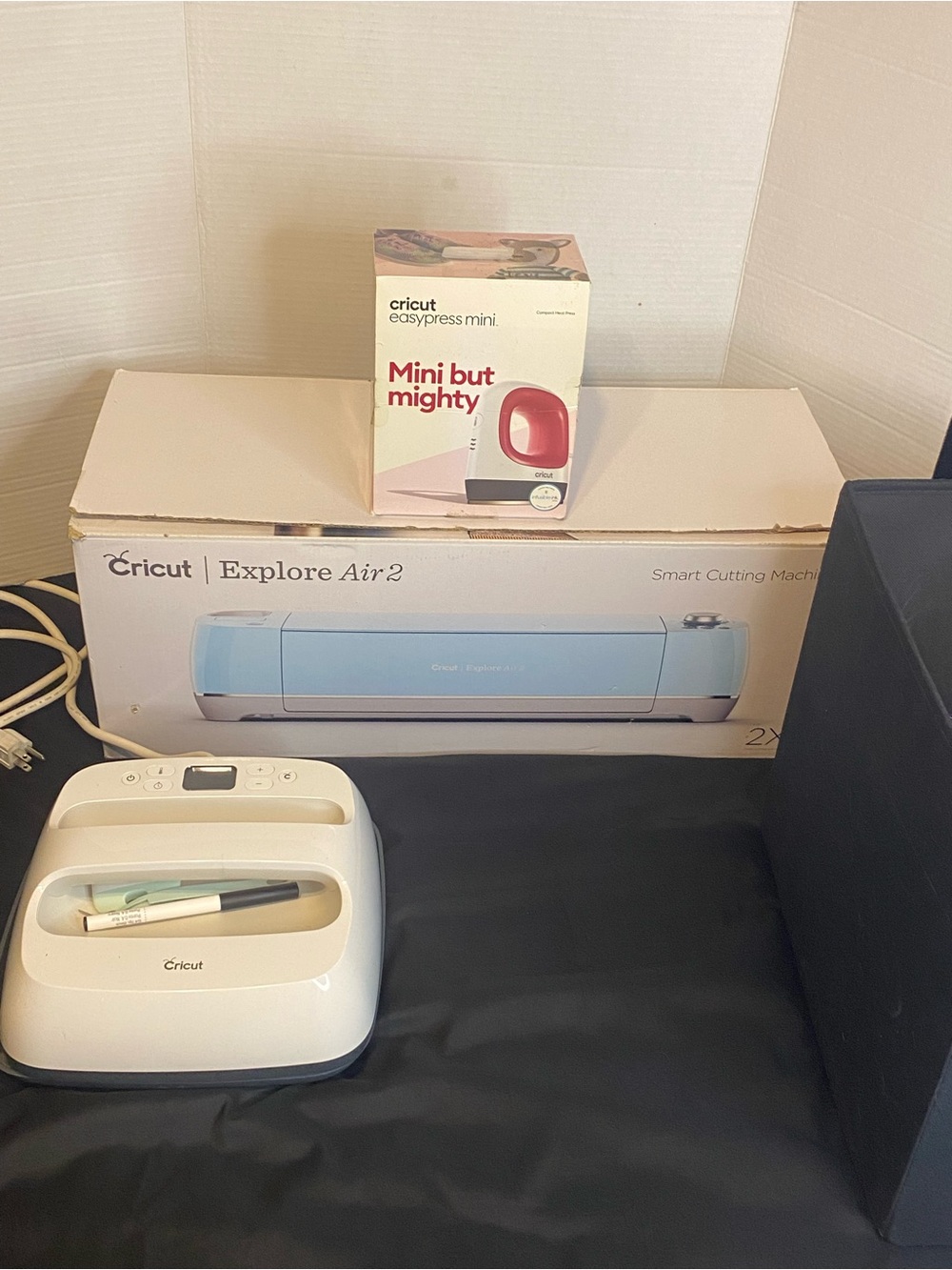 Cricut Explore Air 2 Electronic Die Cutting Machine w/ Cricut EasyPress Mini+++